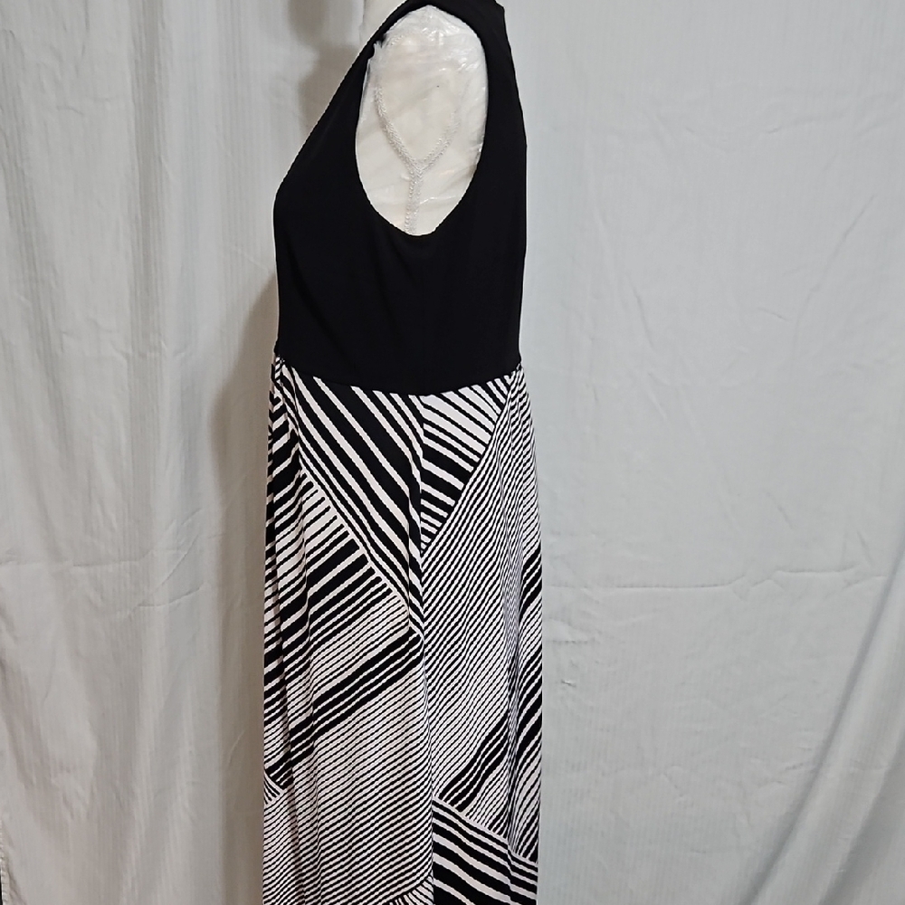 AB Studio Monochrome Geometric Maxi Dress - Picture 4 of 8